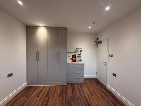 3 bedroom flat to rent - Photo 5