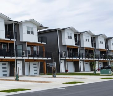 3br – Beautiful New Townhouse Near Golf course - Photo 1