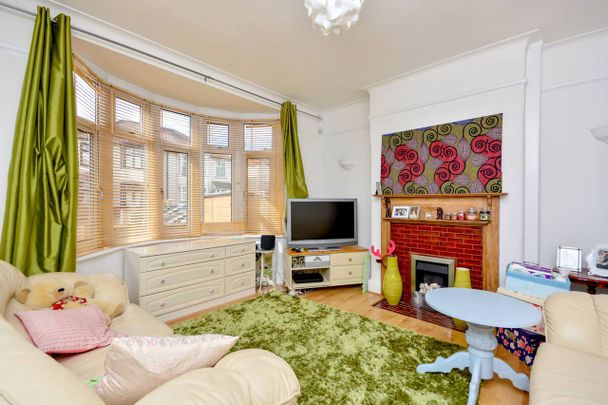 4 Bed Semi-Detached House, Holme Lacey Road, SE12 - Photo 1
