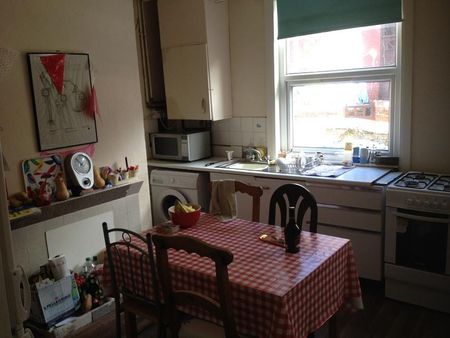 4 bedroom house to rent - Photo 2