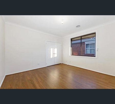 15 Ashleigh Crescent, Meadow Heights, Vic 3048 - Photo 5