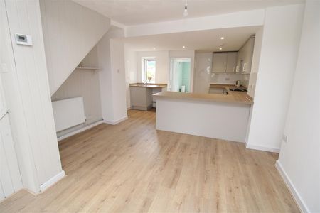 House - Terraced For Rent Thurston Road, Pontypridd - Photo 3