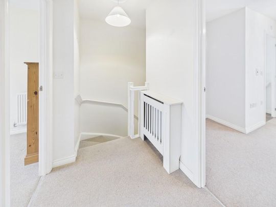 3 bedroom end of terrace house to rent - Photo 1