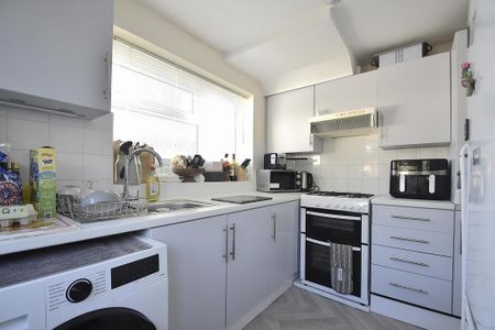 3 bedroom end of terrace house to rent - Photo 5