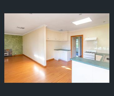 3 BEDROOM HOME ON HAZEL GROVE! - Photo 4