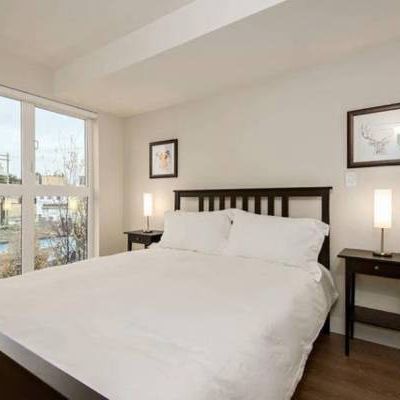 Commercial Drive Furnished 1 bed and den 3-12 month fixed contract - Photo 3