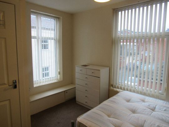 Adelphi Street Flat, Preston - Photo 1