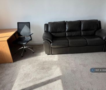 3 bedroom flat to rent - Photo 3
