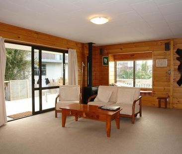 Property Management8B Camilla Grove, Totara Vale - House for Rent - Photo 4