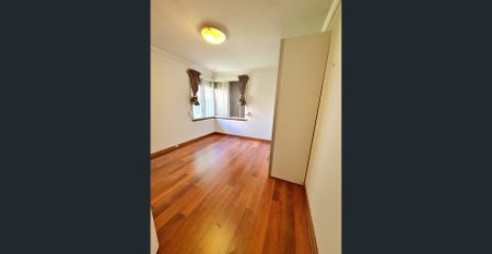 A Gem in Shenton College Catchment. Renovated February 2026. STREET FRONT Duplex Half House. - Photo 4