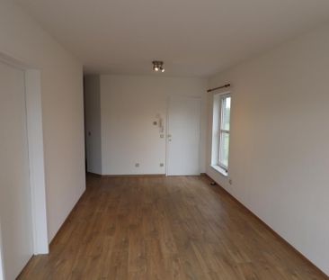 Een gerenoveerd appartement op de eerste verdieping achteraan met autostaanplaats - Photo 6