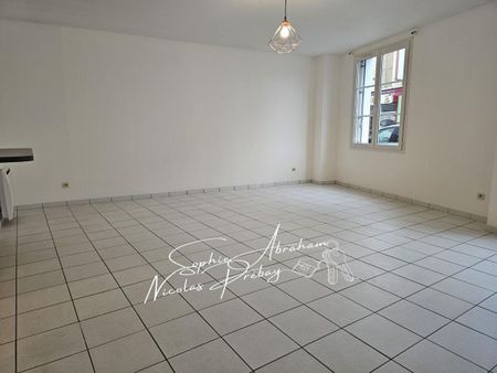 Appartement spacieux en centre ville de type F2 en centre ville - Photo 5
