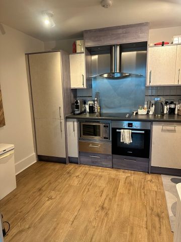 Room in a Shared Flat, Bridge House, SW8 - Photo 2
