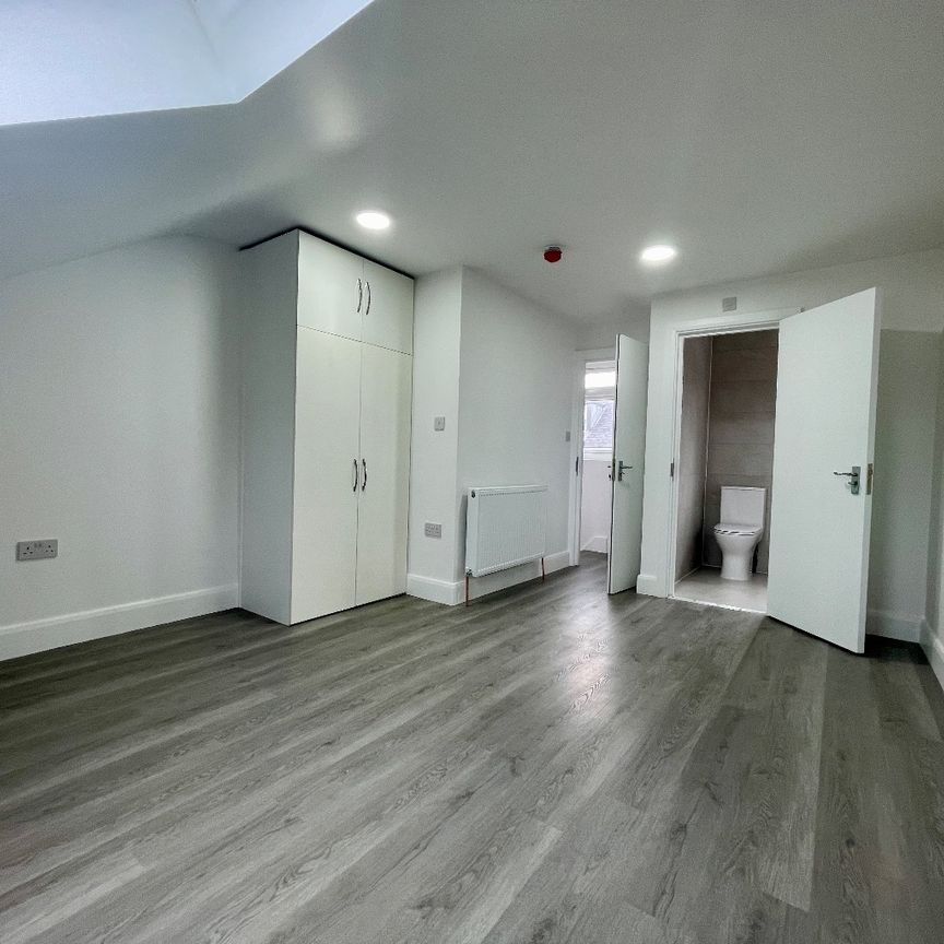 5 bed terraced house to rent in Meyrick Road, London, NW10 - Photo 1