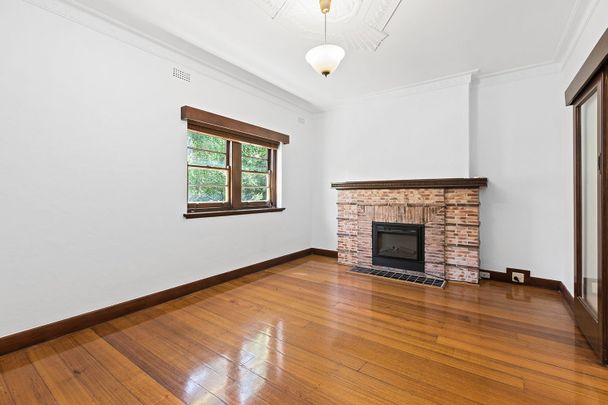 Art Deco Style Apartment In The Heart of St Kilda! - Photo 1