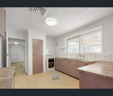 Ultimate outdoor living - pool, patio and pizza oven! - Photo 5