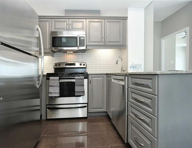 3865 Lake Shore Blvd. W. Suite 1107 | 3865 Lake Shore Blvd. W., Toronto - Photo 1