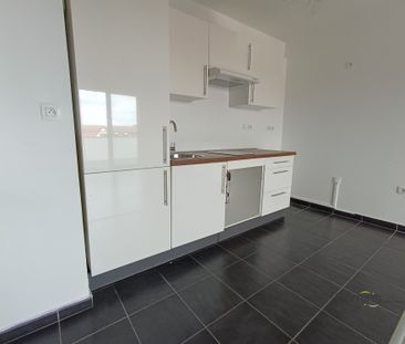 Location Appartement 2 pièces 48m² NEUVILLE EN FERRAIN 59960 - Photo 2