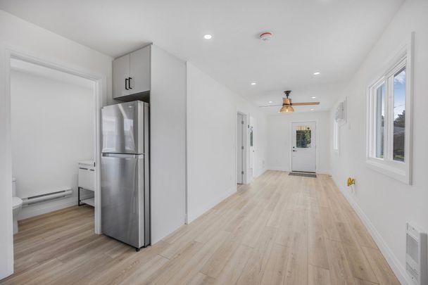 For Lease - 338 Old Mosley Street Unit# Unit 1, Wasaga Beach, Ontario - Photo 1