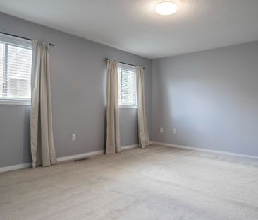 For Lease - 5 Davidson Street, Whitby, Ontario - Photo 2