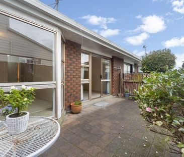 Cozy & Secure 2-Bedroom Home in Terrace End - Photo 4