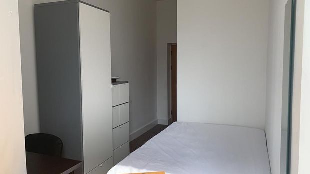 6 bedroom flat to rent - Photo 1