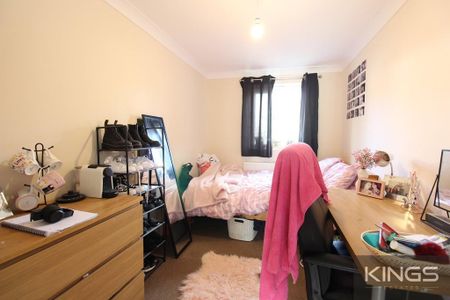 6 bedroom semi-detached house to rent - Photo 3