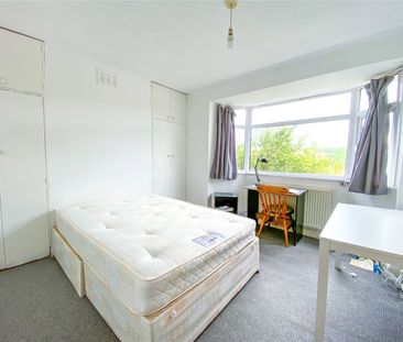 4 bedroom semi-detached house to rent - Photo 4