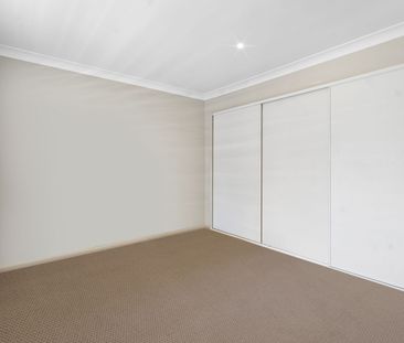 Spacious Townhome with 2 Car Garage - Photo 4