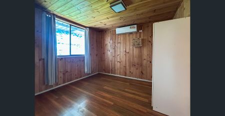 Neat & Private Two-Bedroom Bungalow - Photo 4