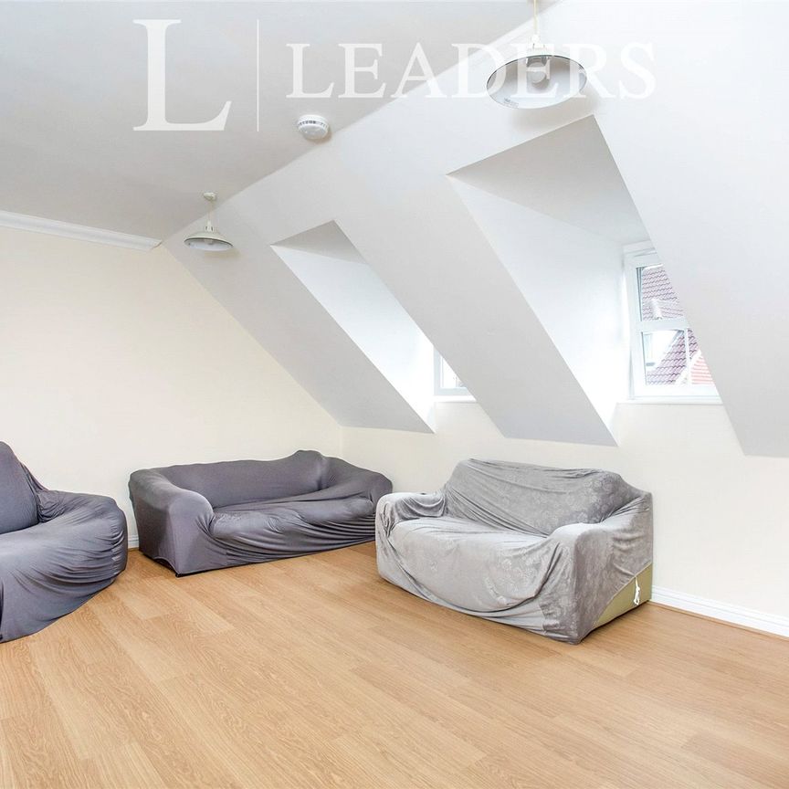 3 bedroom apartment to rent The Old Maltings, Station Terrace, MK18 - Photo 1