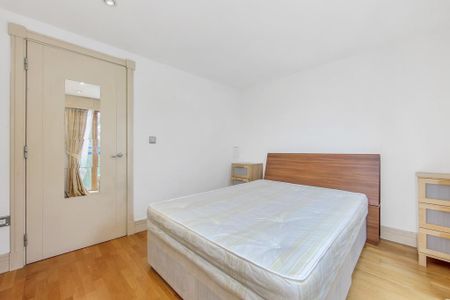 1 bedroom in a flat share to rent - Photo 2