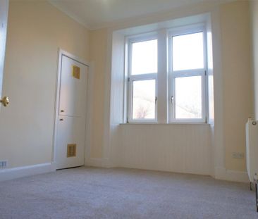 3 bedroom flat to rent - Photo 6