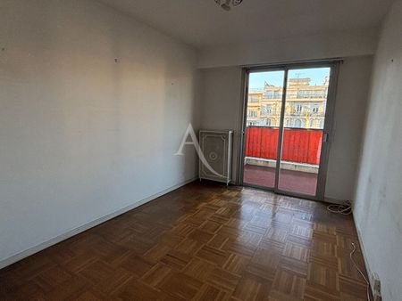 Location Appartement 4 pièces 87m² NICE 06000 - Photo 2