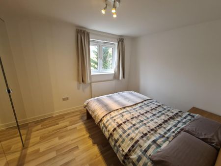 4 bedroom townhouse to rent - Photo 3