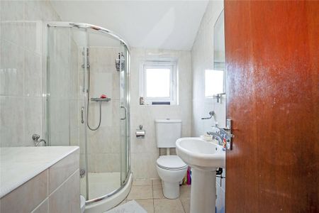 2 bedroom end of terrace house to rent - Photo 5