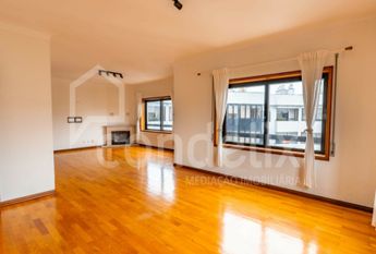 Apartamento T4 em Porto