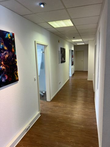 Büroräume in verkehrsgünstiger und kundenfreundlicher Lage - Photo 5