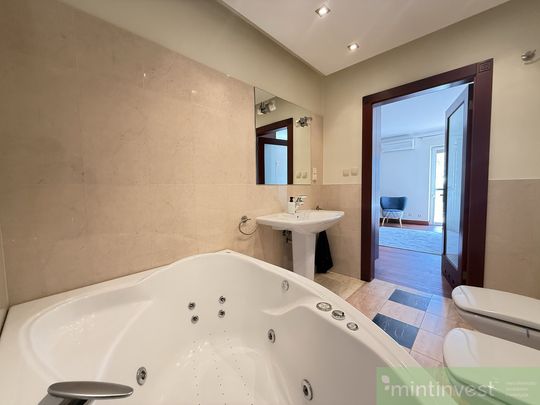 Komfortowy apartament przy Pl.Batorego z garażem - Photo 1
