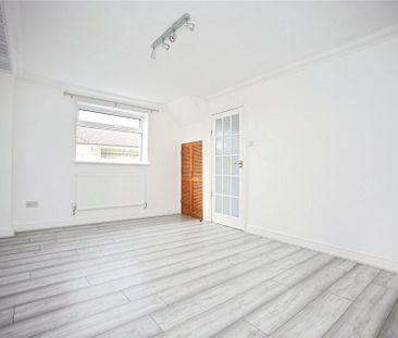 4 bedroom detached house to rent - Photo 2