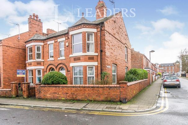 1 bedroom in a house share to rent - Photo 1