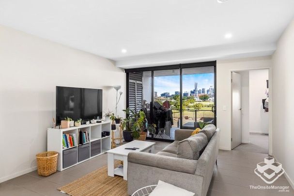 Modern Apartment in Prime Windsor Location - Photo 1