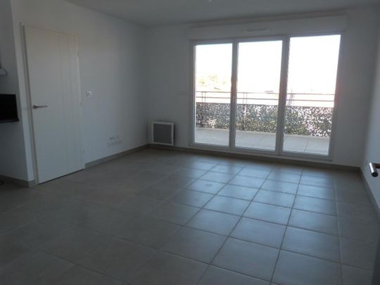 location Appartement T2 DE 39.24m² À TOULON - Photo 1