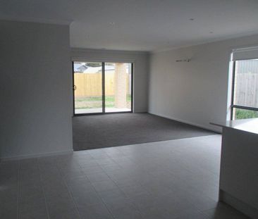 20 HOWITT AVENUE, EASTWOOD - Photo 2