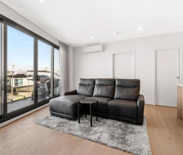 Contemporary convenience in a vibrant setting - Photo 4