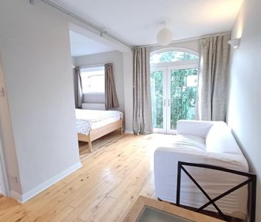 studio flat for rent in Holyrood - Photo 1