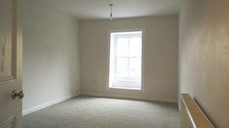 3 bedroom flat to rent - Photo 4