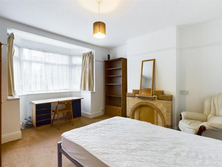 4 bedroom semi-detached house to rent - Photo 2