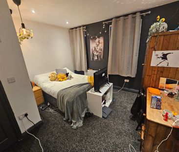 6 Bed - 24 Ashville Grove, Hyde Park, Leeds - LS6 1LY - Student - Photo 3