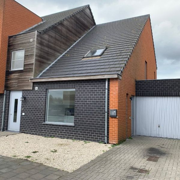 Halfopen woning met 3 slaapkamers, tuin en garage in Eeklo! - Foto 1